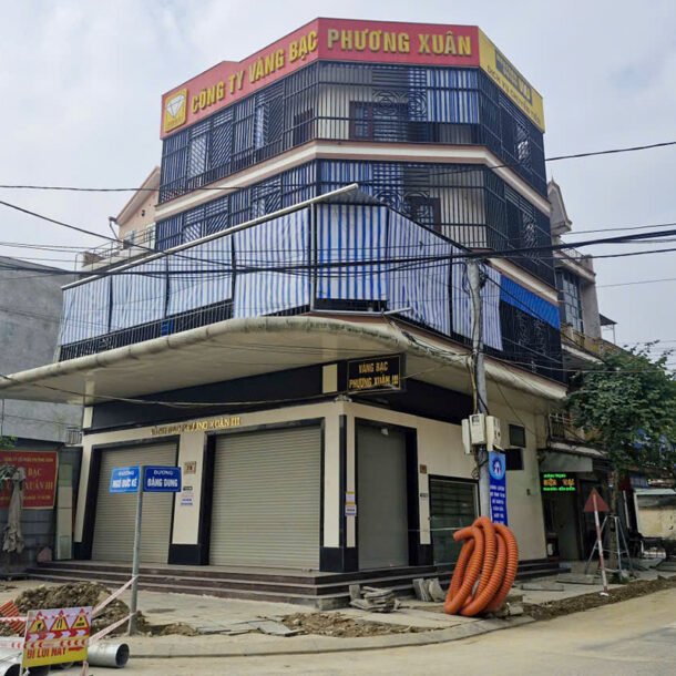 nhieu-co-so-thuoc-tiem-vang-lon-o-ha-tinh-bat-ngo-dong-cua