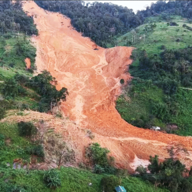 bo-doi-gop-350-trieu-dong-giup-gia-dinh-nan-nhan-vu-sat-lo-dat-vui-3-nguoi-o-xa-vung-cao-da-nang