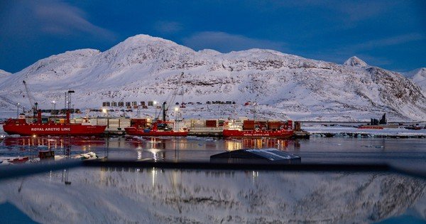 nh&agrave;-trang:-tong-thong-trump-dang-'t&iacute;ch-cuc'-thao-luan-mua-greenland