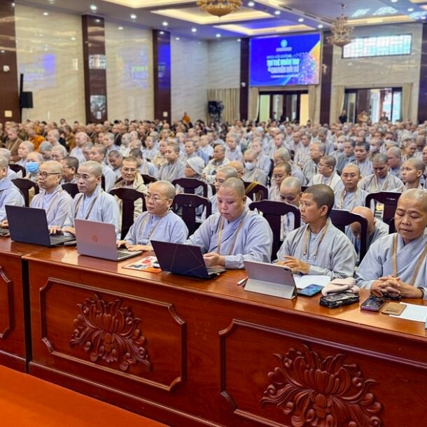 hon-700-tang-ni,-phat-tu-tap-trung-tai-viet-nam-quoc-tu-hoc-ve-ai,-chuyen-doi-so