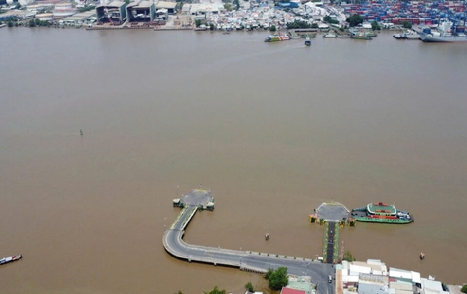 tai-xe-luu-y:-pha-cat-lai-tam-cam-o-to-tren-8-tan