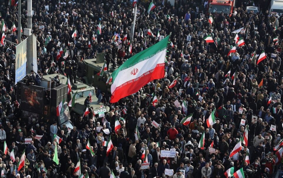 nghi-van-cac-video-va-hinh-anh-bieu-tinh-iran-la-san-pham-ai:-thuc-hu-ra-sao?