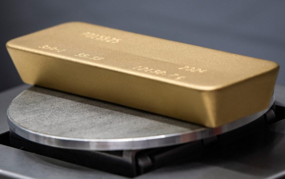 gia-vang-the-gioi-vuot-4.600-usd,-chung-khoan-my-lap-ky-luc