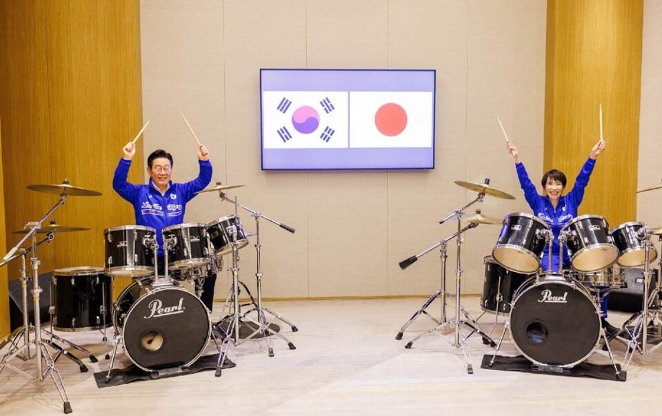 thu-tuong-nhat-ban-cung-tong-thong-han-quoc-choi-trong