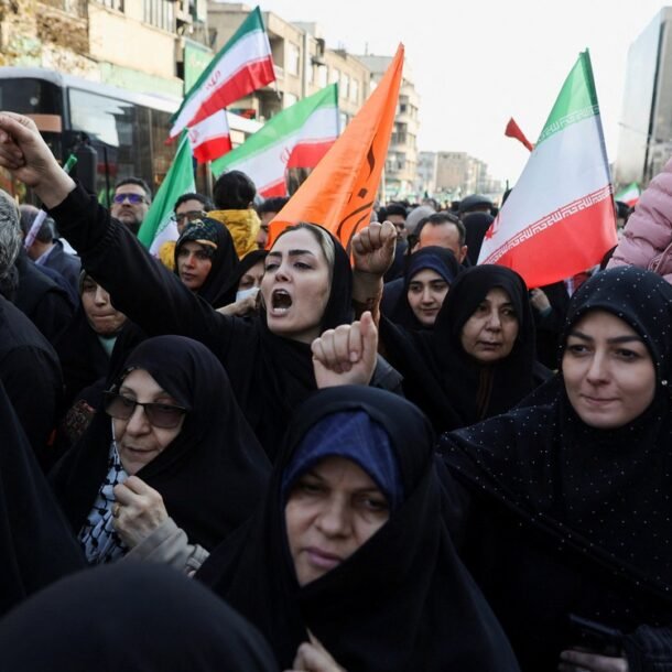 my-–-iran:-thue-quan,-vu-luc-hay-dam-phan?