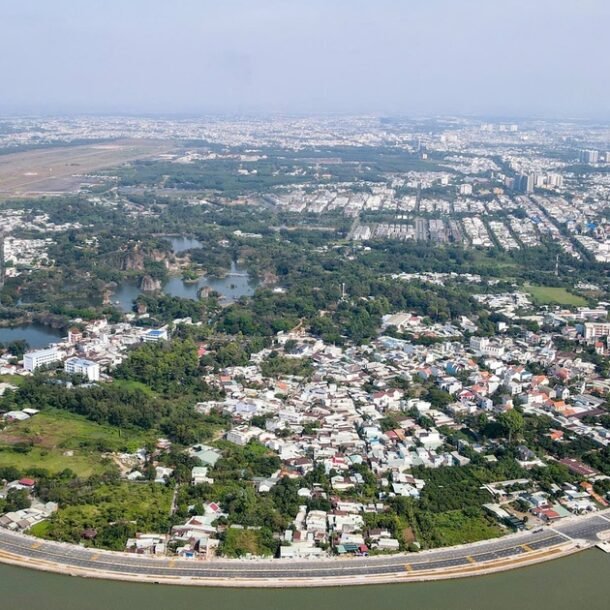 duong-ven-song-dong-nai-thong-xe-ky-thuat,-biet-thu-100-tuoi-con-nguyen