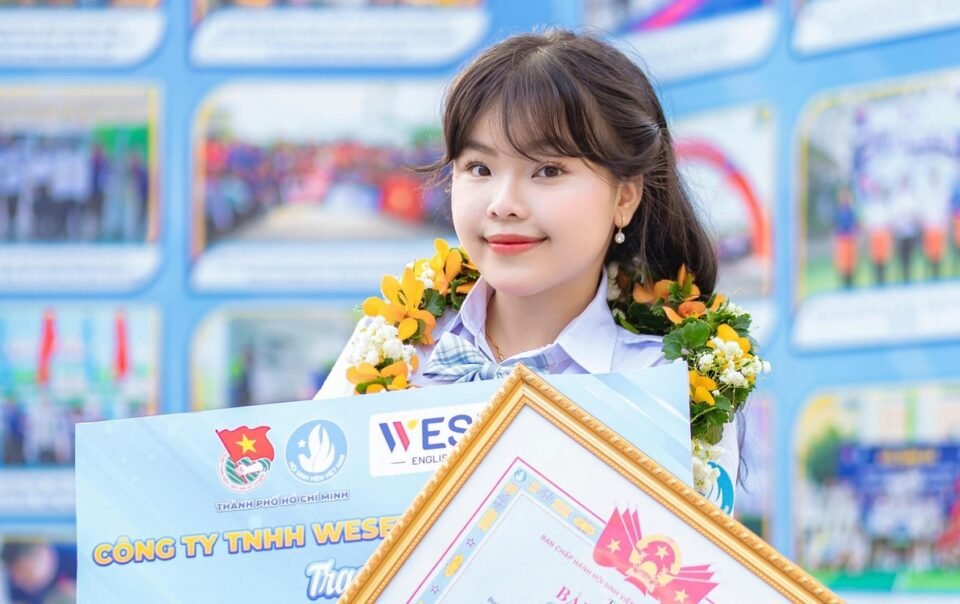 nu-thu-linh-sinh-vien-me-don-ca-tai-tu