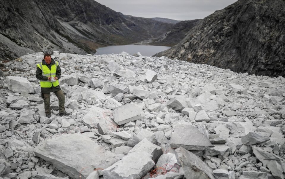 dieu-co-the-khien-chau-au-tiec-nuoi-ve-nguon-khoang-san-greenland