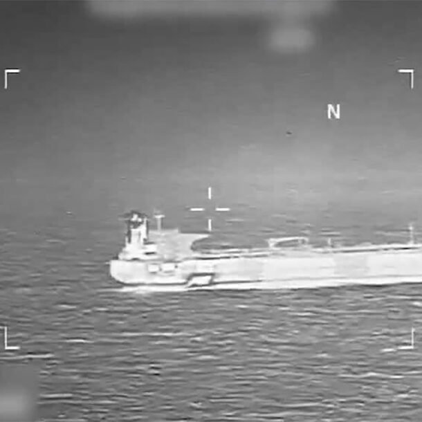 my-bat-them-tau-dau-tren-bien-caribe