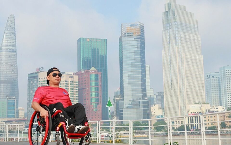 lan-toa-tren-mang-xa-hoi:-ngoi-xe-lan-chinh-phuc-marathon