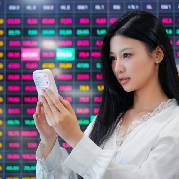 chung-khoan-20-1:-vi-sao-dong-tien-do-vao-co-phieu-cong-nghe-va-bat-dong-san-khu-cong-nghiep?