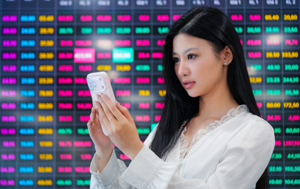 chung-khoan-20-1:-vi-sao-dong-tien-do-vao-co-phieu-cong-nghe-va-bat-dong-san-khu-cong-nghiep?