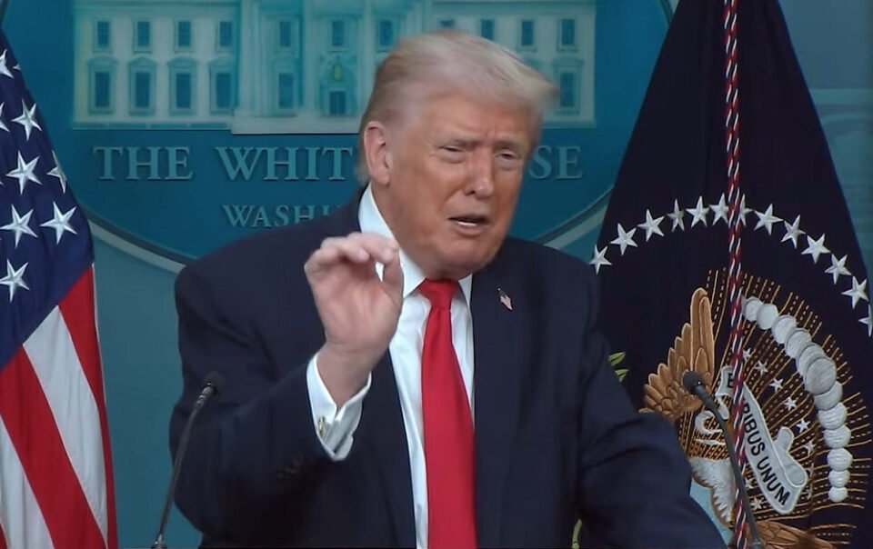 ong-trump-thua-nhan-mac-sai-sot-khi-tran-ap-nhap-cu