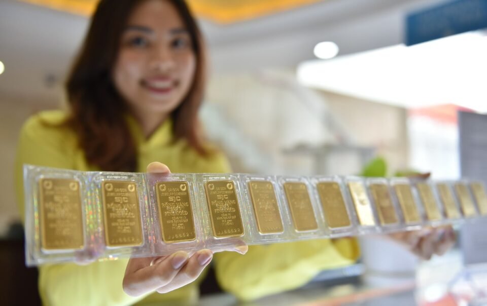 gia-vang-the-gioi-vuot-4.700-usd/ounce,-gia-bac-cung-huong-den-nguong-100-usd/ounce