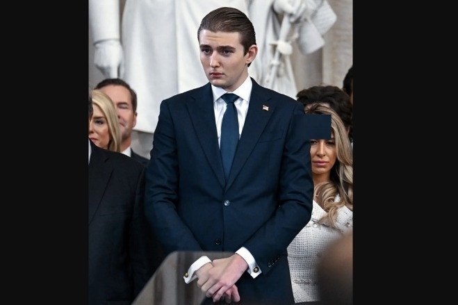 con-trai-ut-cua-ong-trump-cuu-mang-mot-nguoi-phu-nu-o-anh