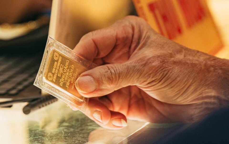 gia-vang-the-gioi-vuot-4.800-usd/ounce