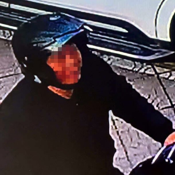 cu-ba-o-ha-noi-bi-ke-lua-dao-hack-dien-thoai,-den-tan-nha-lay-tien-mat