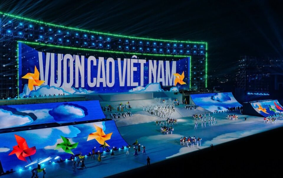 nhung-hinh-anh-hoanh-trang-cua-chuong-trinh-nghe-thuat-dac-biet-thu-hut-20-ngan-khan-gia