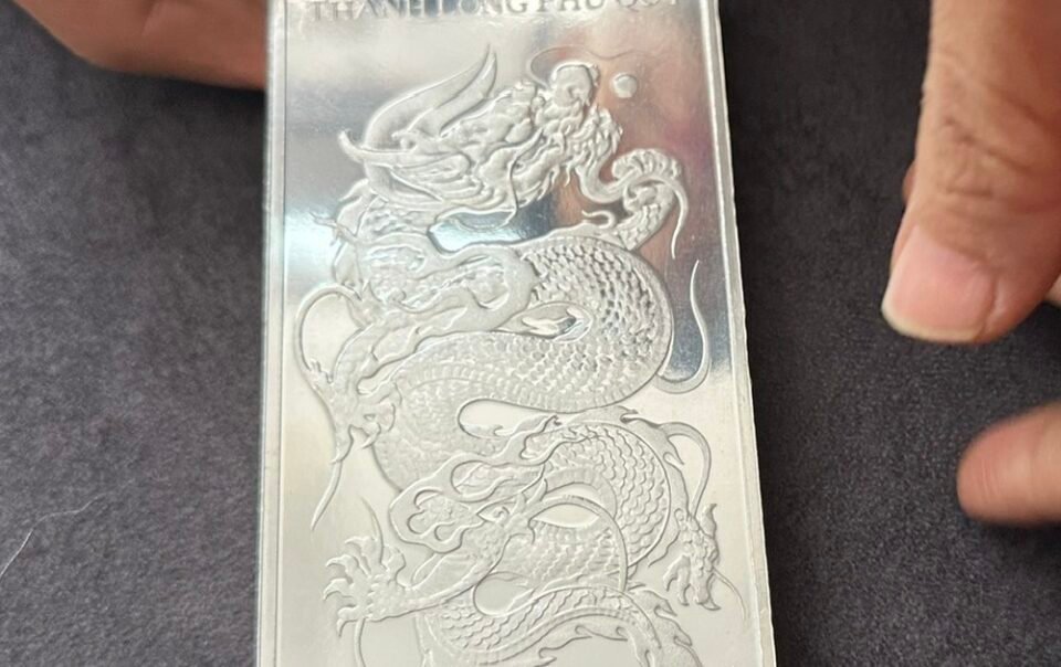 gia-bac-tang-cao-ky-luc,-tien-sat-112-trieu-dong/kg