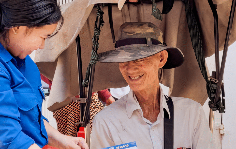 t.u-doan-cham-lo-tet-cho-nguoi-kho-khan