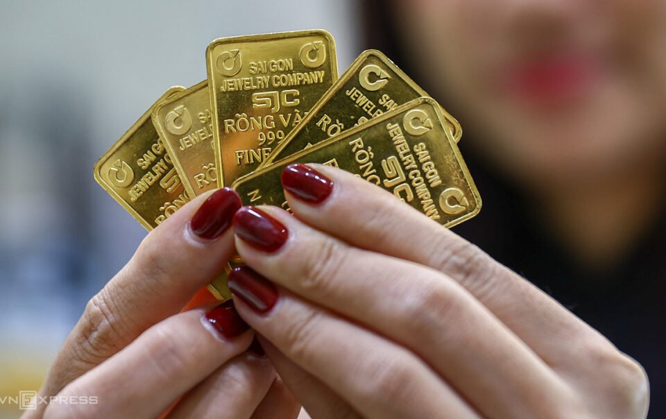 gia-vang-vuot-180-trieu-dong