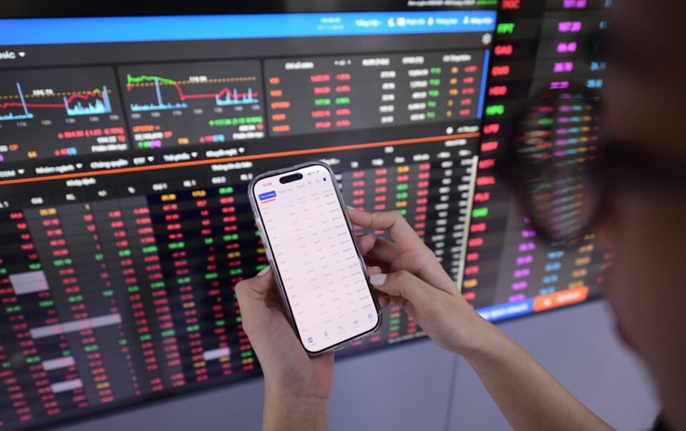 chung-khoan-28-1:-vn-index-co-the-hoi-nhe,-chua-phai-vung-hap-dan-de-giai-ngan