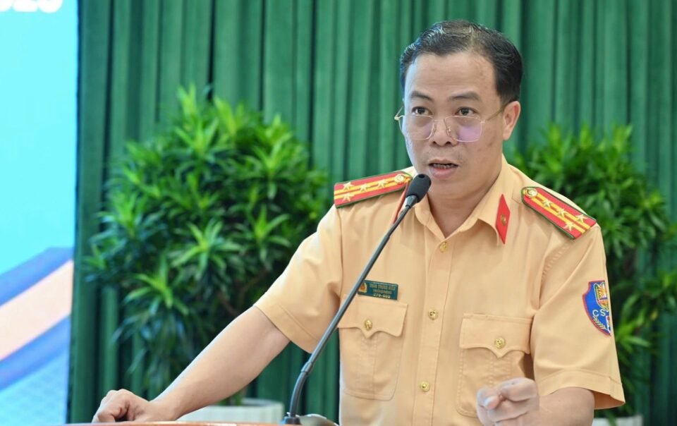 truong-phong-csgt-tp.hcm:-xu-ly-lan-chiem-via-he-den-dau,-gan-camera-den-do