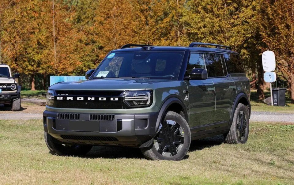 ford-bronco-sap-vao-viet-nam:-to-co-everest,-2-tuy-chon-may-dien,-co-ban-chay-ha-noi-–-nha-trang