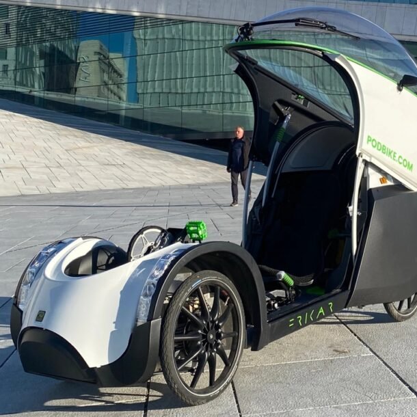 trong-nhu-o-to-nhung-lai-la-xe-dap-dien,-chay-60km/sac,-gia-ngang-2-chiec-honda-sh