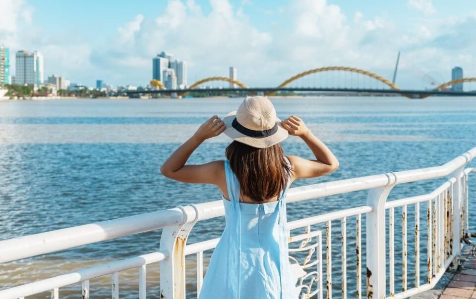 du-khach-anh-den-viet-nam-song-va-ly-do-co-goi-noi-nay-la-‘thien-duong’