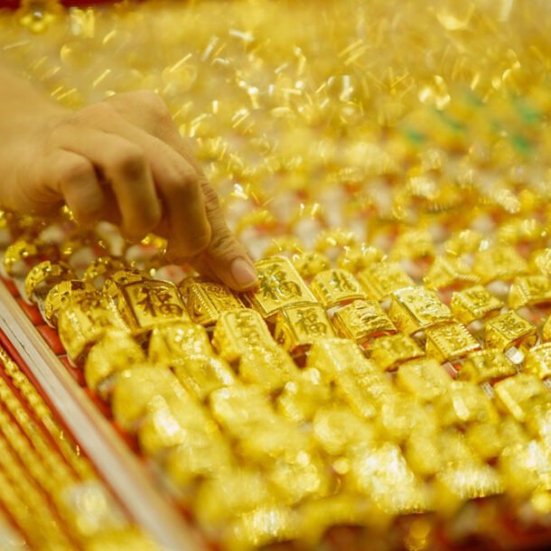 gia-vang-hom-nay-4/2/2026:-'sac-xanh'-tro-lai,-sjc-lai-vao-da-tang-manh