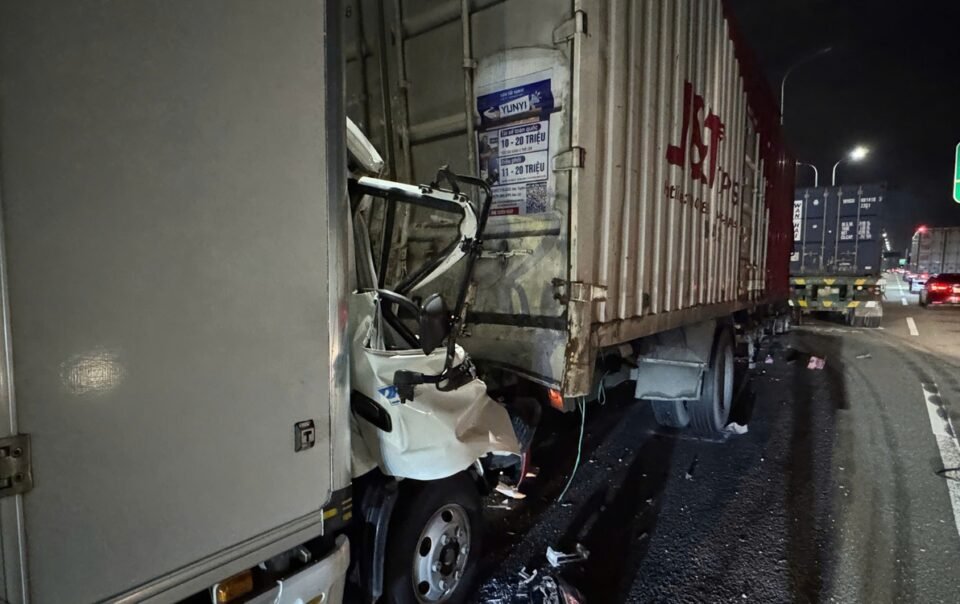 tai-nan-lien-hoan-tren-cao-toc-tp.hcm-–-long-thanh-–-dau-giay,-tai-xe-tu-vong