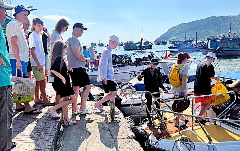 dung-de-bao-luc-‘tien-chan’-du-khach