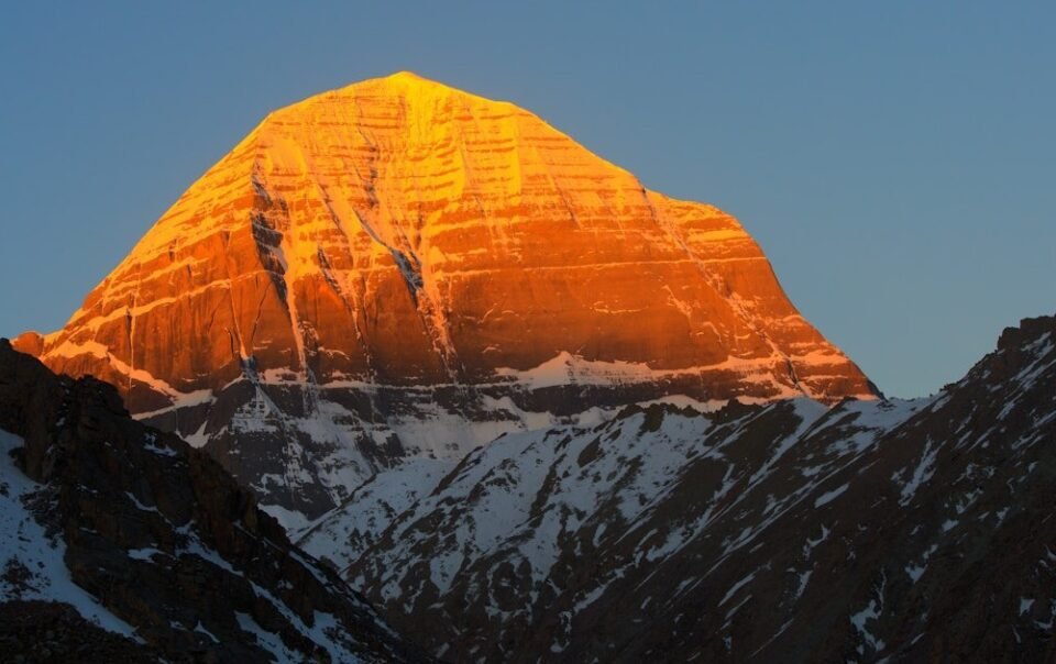 5-ngon-nui-linh-thieng-noi-tieng-the-gioi-va-cau-chuyen-bi-an-phia-sau