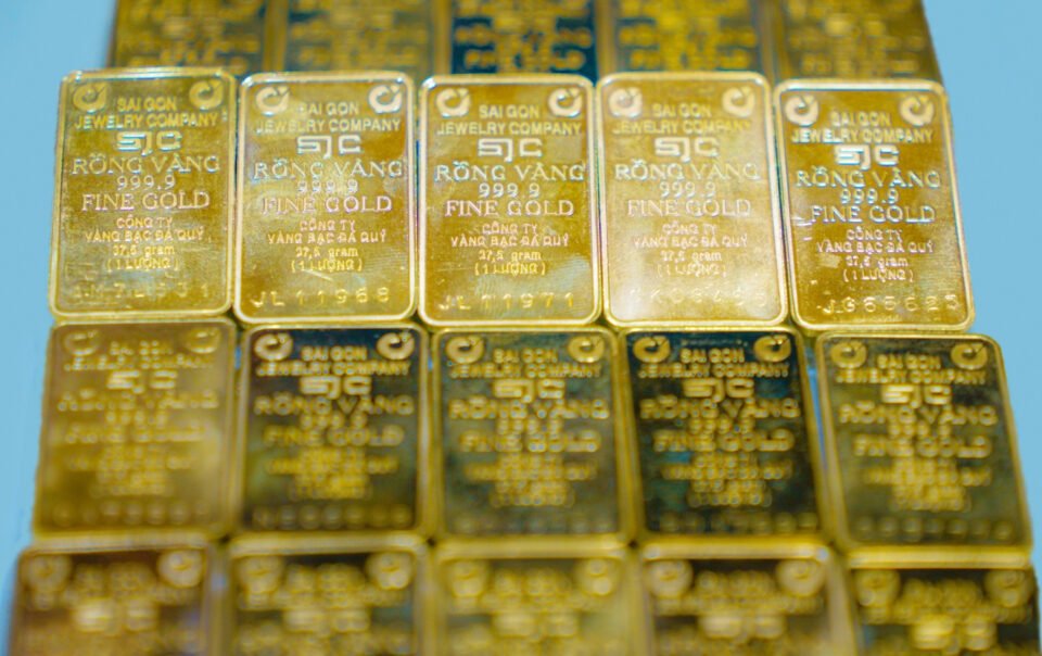 gia-vang-hom-nay-6/2/2026-tut-doc-khong-phanh,-sjc-giam-5-trieu-dong/luong