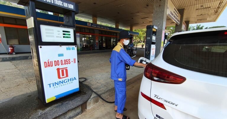 gia-xang-dau-hom-nay-62.2026:-the-gioi-lao-doc,-trong-nuoc-tang