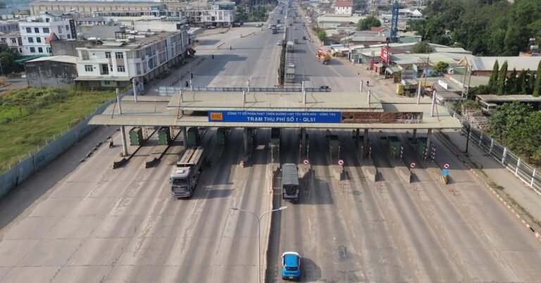 dong-nai:-can-canh-2-tram-thu-phi-bo-hoang-tren-quoc-lo-51