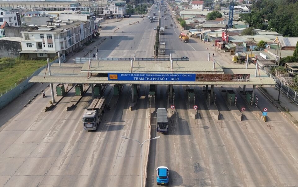 dong-nai:-can-canh-2-tram-thu-phi-bo-hoang-tren-quoc-lo-51