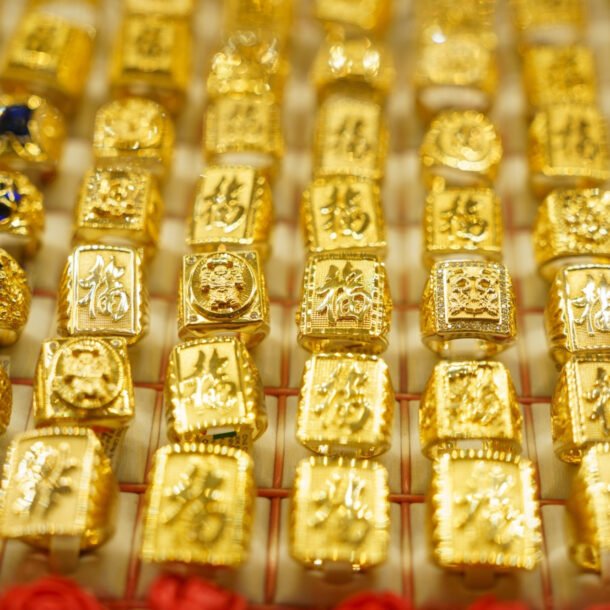 gia-vang-the-gioi-lao-doc,-roi-xa-nguong-5.000-usd/ounce