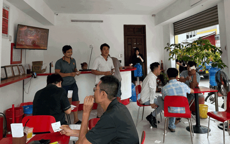 tet-den-gan,-diem-ban-ve-so-vietlott-dong-nguoi-tham-gia