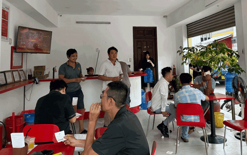 tet-den-gan,-diem-ban-ve-so-vietlott-dong-nguoi-tham-gia