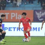 v-league-cuon-hut-khan-gia-nho-dan-cau-thu-tre-tai-nang