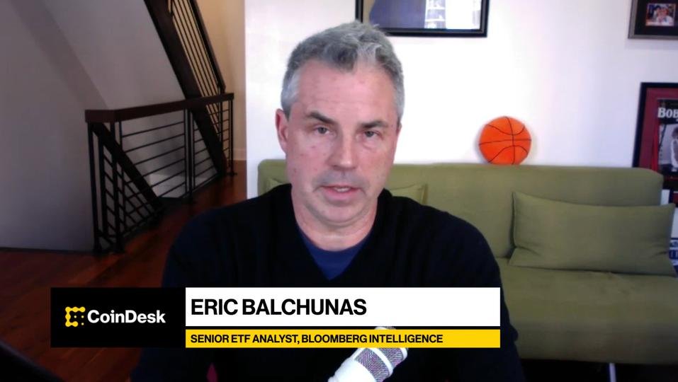 bitcoin-etfs-barely-flinch-as-btc-slides-40%,-bloomberg’s-eric-balchunas-says
