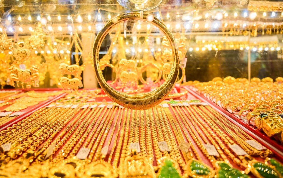 gia-vang-hom-nay-24/2/2026-tiep-da-tang-du-doi,-sjc-huong-den-moc-ky-luc