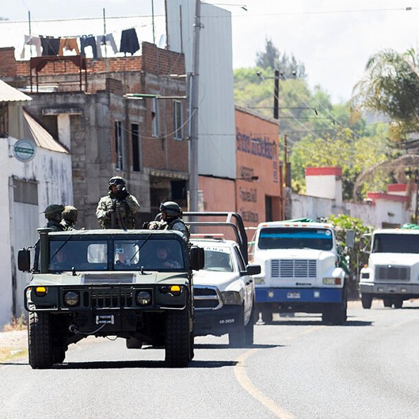 mexico-huy-dong-gan-10.000-binh-si-de-doi-pho-bang-dang
