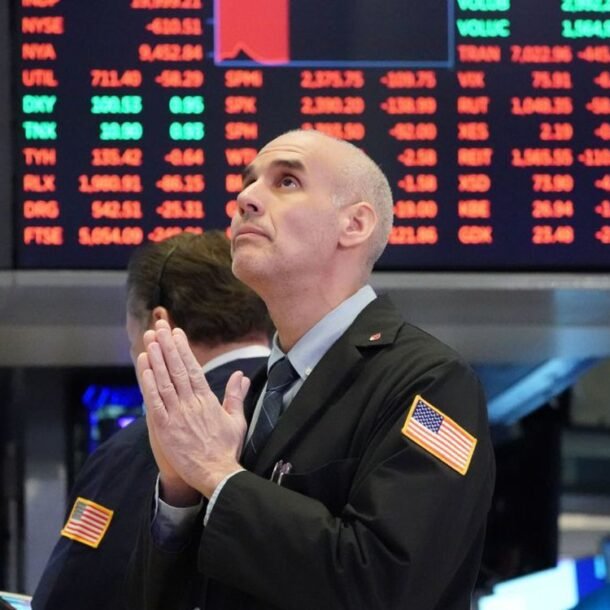 doc-nhanh-24-2:-vang-tang-dung-dung,-chung-khoan-my-ruc-lua,-vn-index-ra-sao?