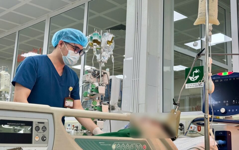 ‘mo-mat-la-uong-ruou’,-nguoi-dan-ong-non-ra-ca-lit-mau