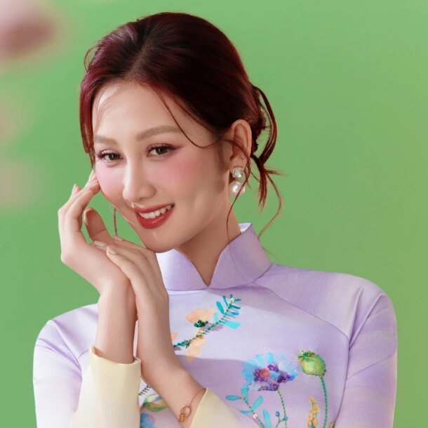 lung-linh-sac-hoa-tren-ao-dai-lien-huong