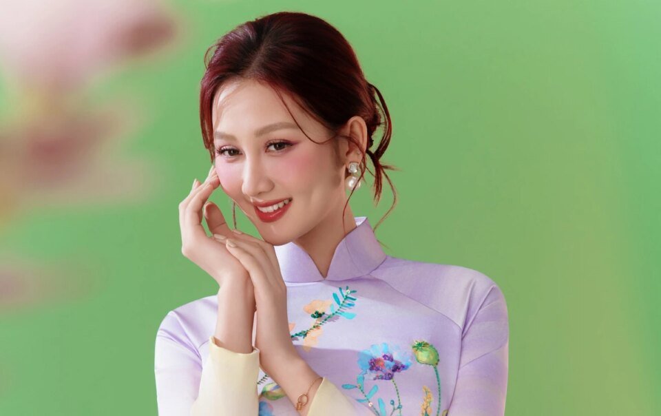 lung-linh-sac-hoa-tren-ao-dai-lien-huong