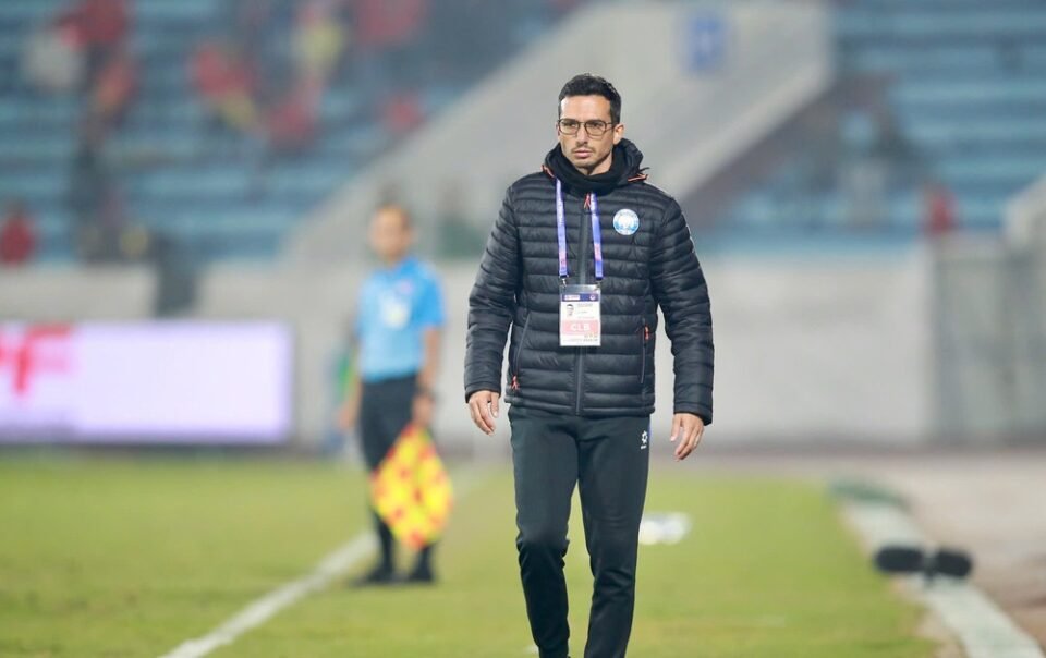 hlv-mauro-tu-chuc-vi-luc-bat-tong-tam,-gdkt-vu-hong-viet-tai-xuat-dan-dat-nam-dinh-dua-tru-hang